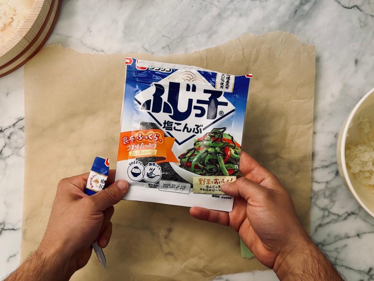 a packet of shio kombu