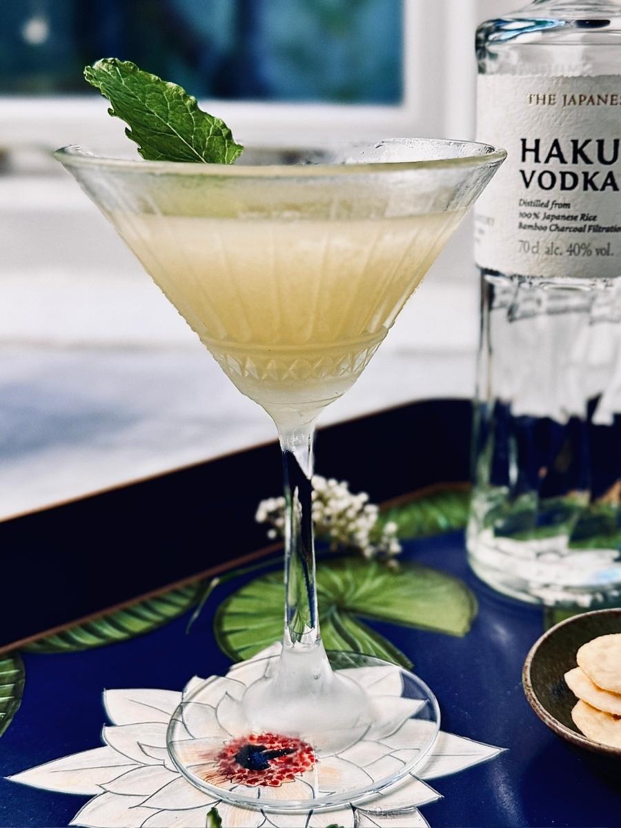 yuzu gimlet close up