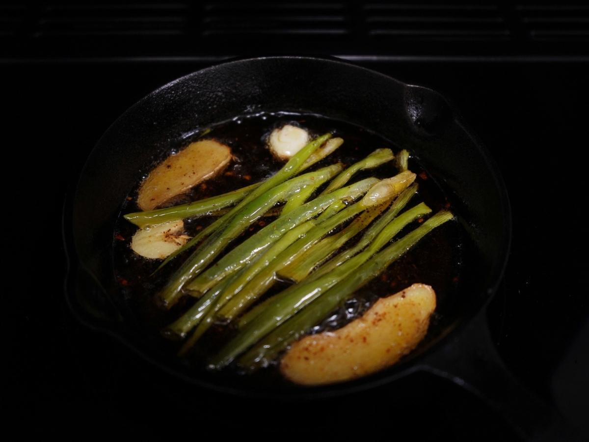 aromatics infusing oil while making rayu chili oil
